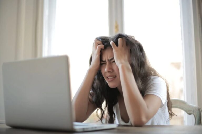 La sindrome da burnout: cos’è, come si manifesta e come affrontarla